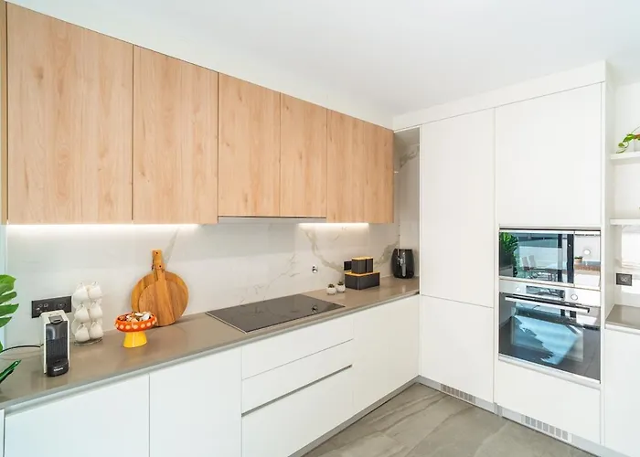 Q - Supermarket - Pool - Ac - Private Parking Spot * 丰沙尔