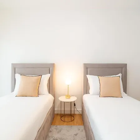 Apartman Q - Supermarket - Pool - Ac - Private Parking Spot *