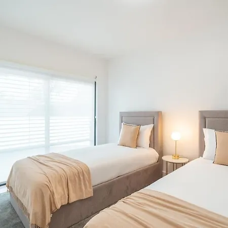 Q - Supermarket - Pool - Ac - Private Parking Spot *