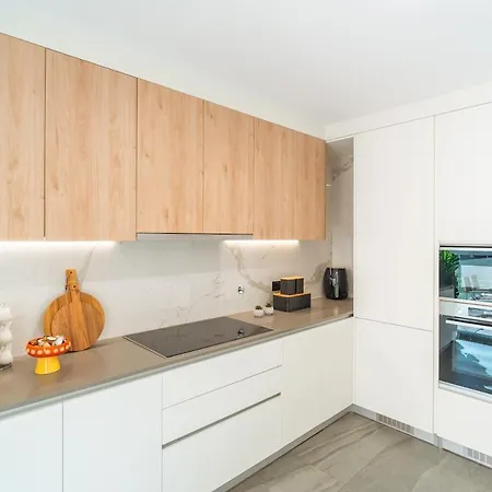 Q - Supermarket - Pool - Ac - Private Parking Spot * Funchal