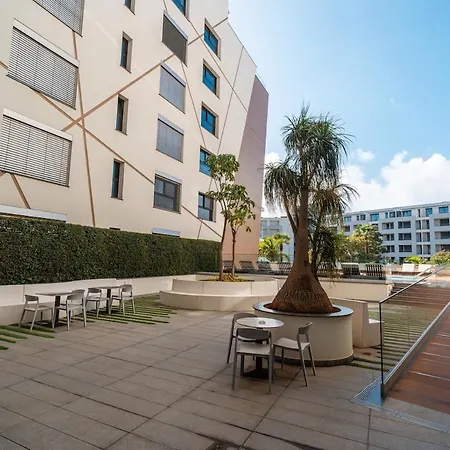 Q - Supermarket - Pool - Ac - Private Parking Spot * Funchal