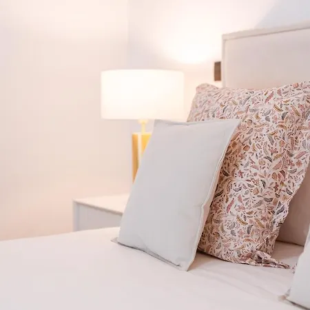 Apartman Q - Supermarket - Pool - Ac - Private Parking Spot *